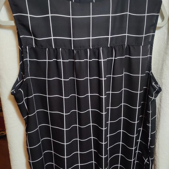 Apt. 9 Sleeveless Button Down Blouse - Picture 2 of 4